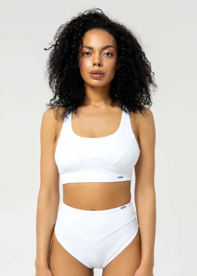 1Queens Kyiv 0740 1 scaled – Non-Padded Sports Top – CLASSIC – White Non-Padded Sports Top – CLASSIC – White - 1Queens Kyiv 0740 1 scaled