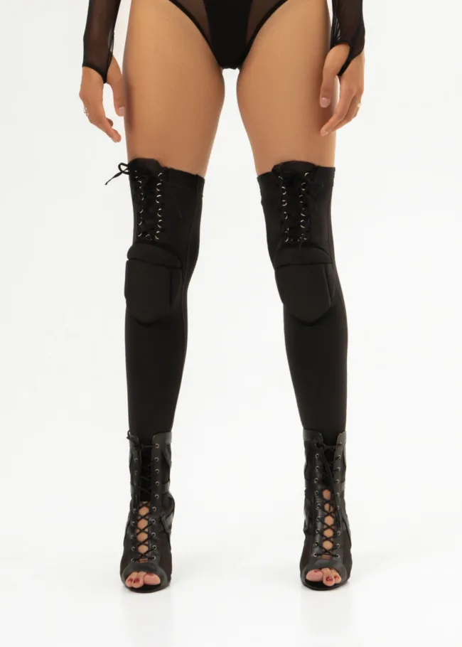2Lviv 23.05 Queenpolewear 0337 1 scaled – Adjustable Thigh High Knee pads – INFINITY – Black Adjustable Thigh High Knee pads – INFINITY – Black - 2Lviv 23.05 Queenpolewear 0337 1 scaled