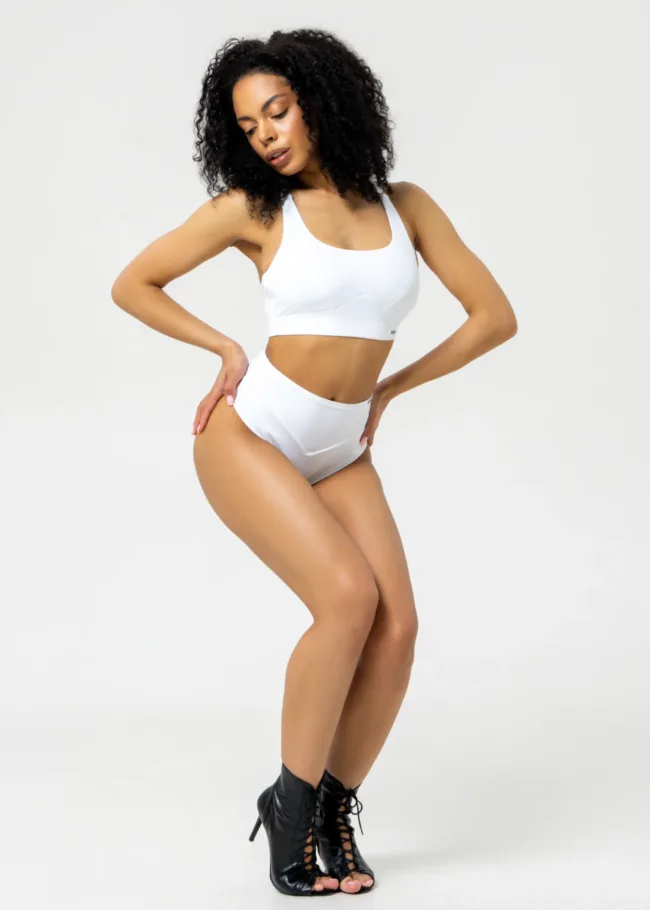 2Queens Kyiv 0734 1 scaled – Non-Padded Sports Top – CLASSIC – White Non-Padded Sports Top – CLASSIC – White - 2Queens Kyiv 0734 1 scaled