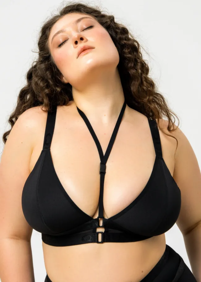 М’який топ з високим рівнем підтримки – Чорний - 4Queens Kyiv 0833 1 scaled